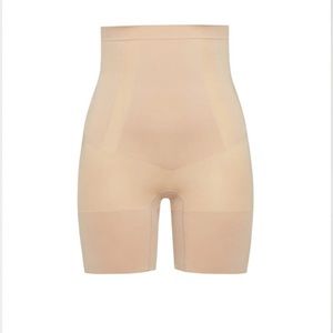 SPANX OnCore high waisted mid-thigh short